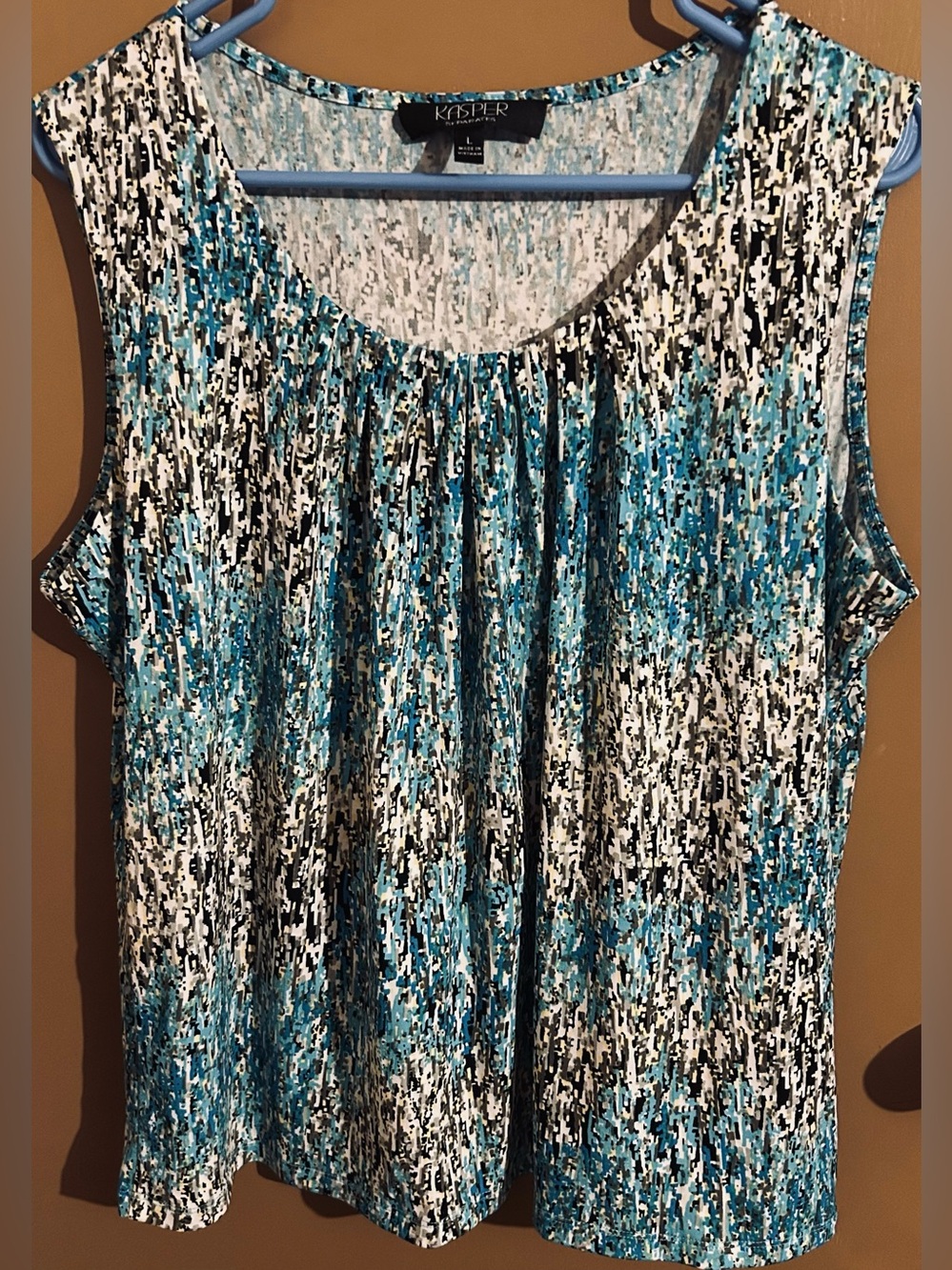 Kasper sleeveless scoop neck top - LG